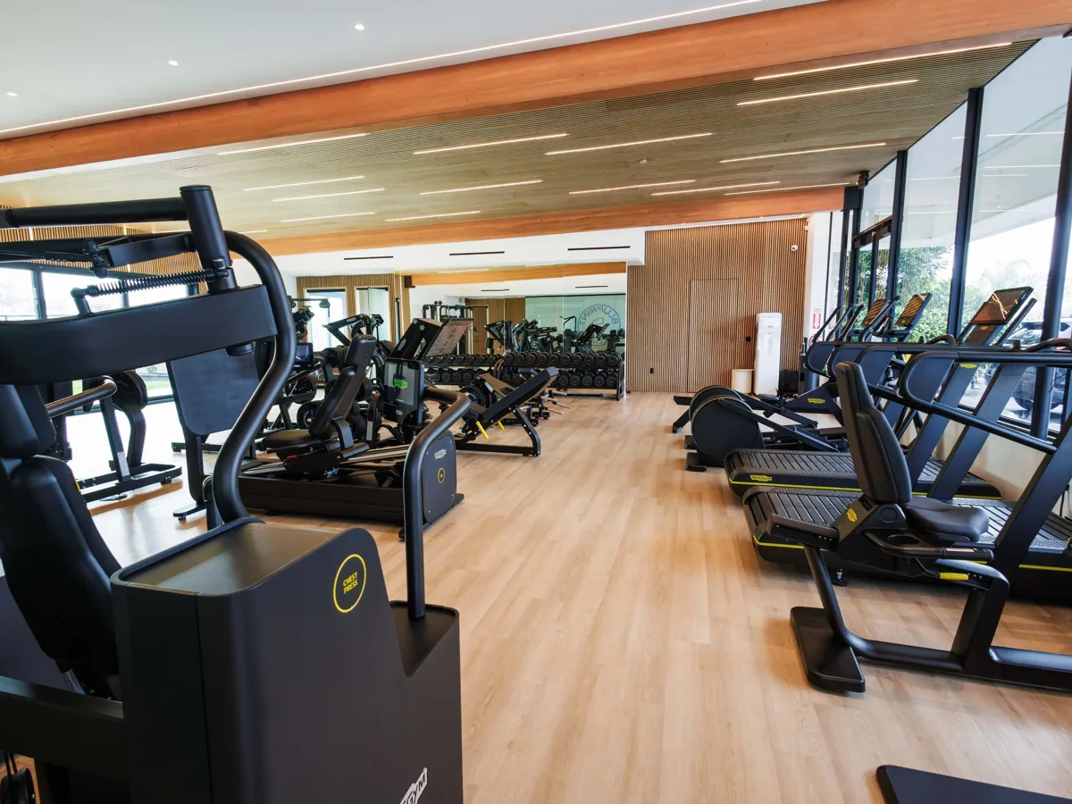 What private personal training includes compared to a commercial gym setting