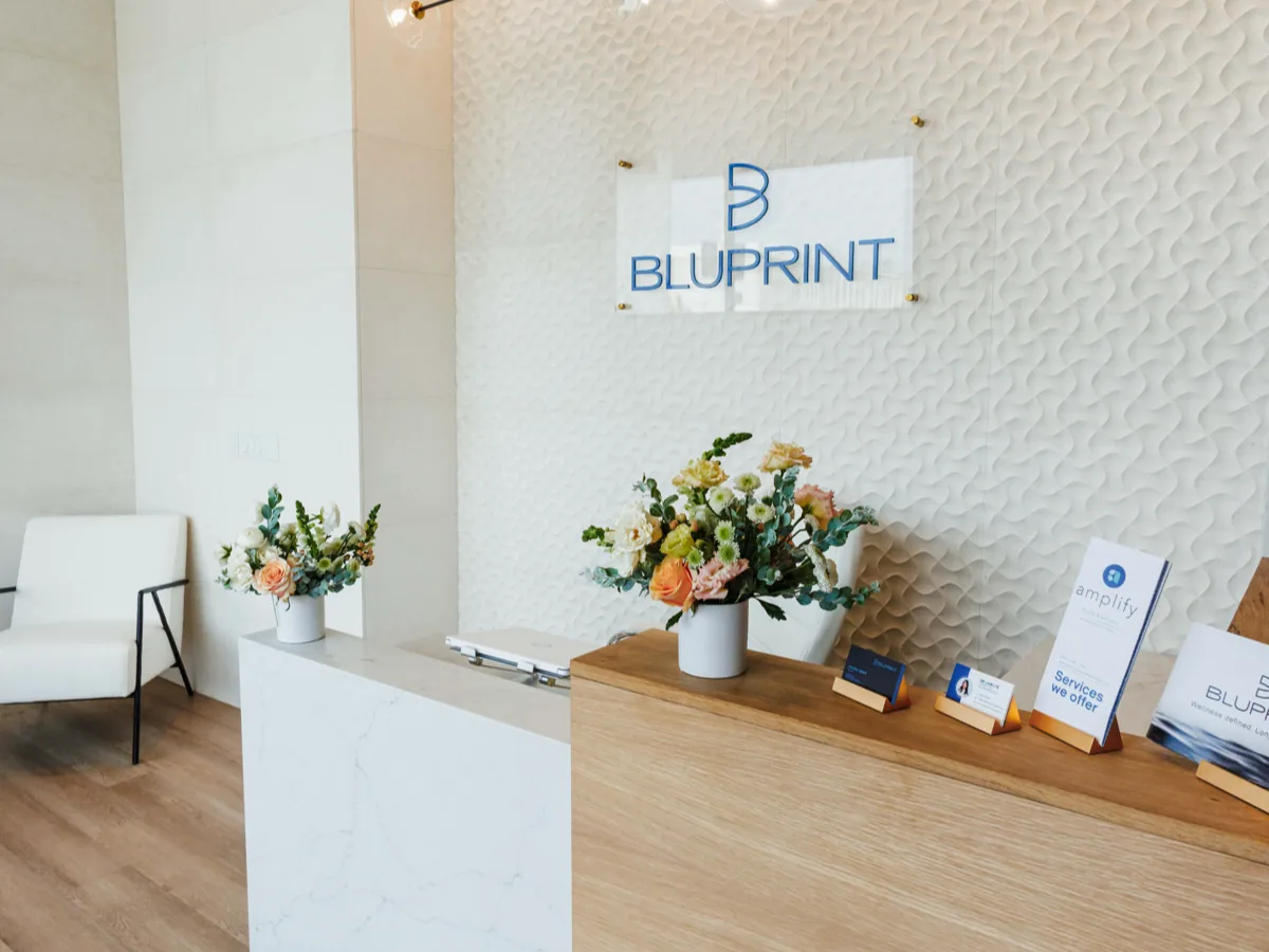 Integrated wellness center versus a traditional gym across training, recovery, and medical guidance